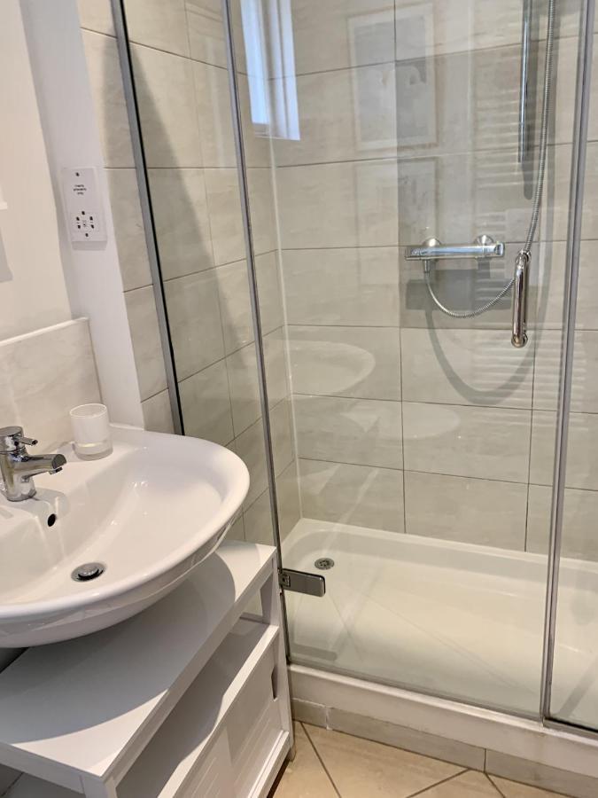 Lovely Newly Refurbished Apartment In Battersea ลอนดอน ภายนอก รูปภาพ